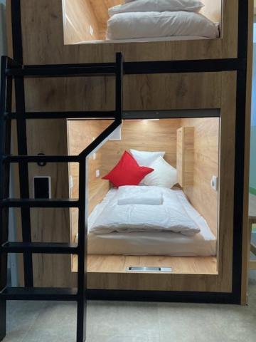 Capsule Hostel Andel Centre Spirit Prague Ngoại thất bức ảnh