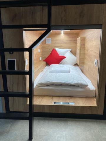 Capsule Hostel Andel Centre Spirit Prague Ngoại thất bức ảnh