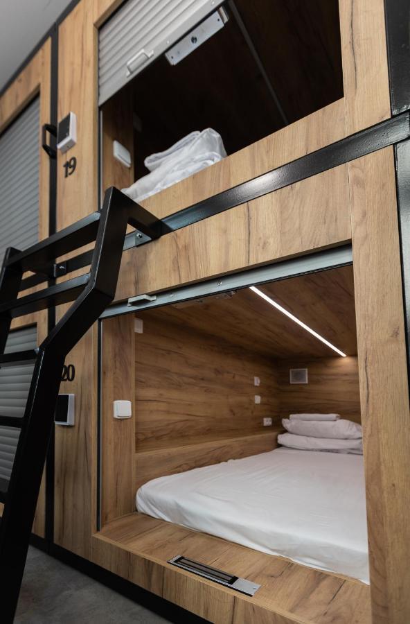 Capsule Hostel Andel Centre Spirit Prague Ngoại thất bức ảnh